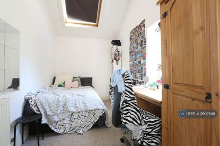 5 bedroom flat to rent - Photo 4