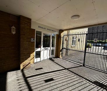 2 bedroom flat to rent - Photo 3