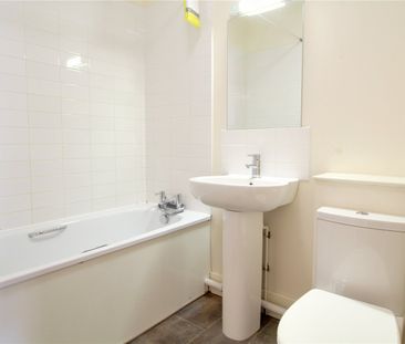 Union Terrace, Aldershot, GU11 - Photo 2