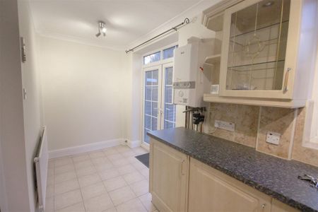 3 Bedroom House - Detached To Let - Photo 4