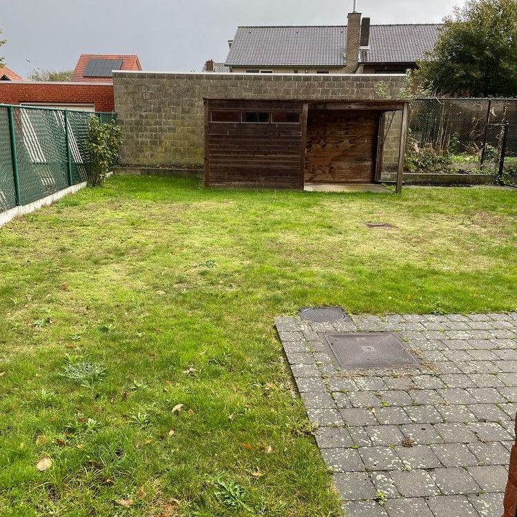 Mooi gelijkvloers appartement gelegen midden in het centrum met 2 slaapkames. - Photo 1