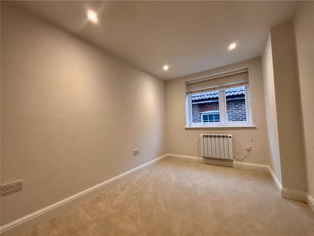 Windsor Way, Aldershot, Hampshire, GU11 - Photo 4