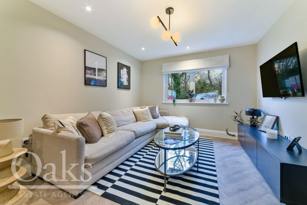 The Gallop, South Croydon, Surrey - Photo 1