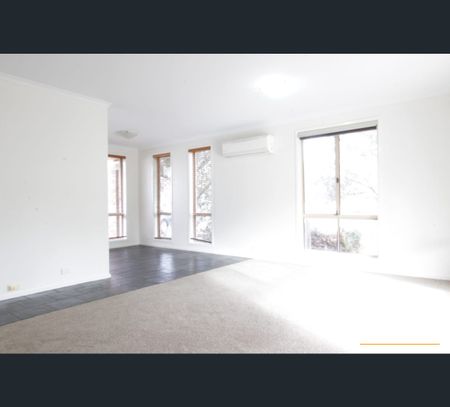 8 Steel Place, Queanbeyan, NSW 2620 - Photo 3