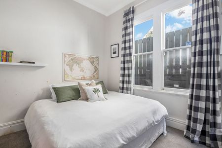 Charming 3BR Villa in Oriental Bay Fully Furnished - Photo 2