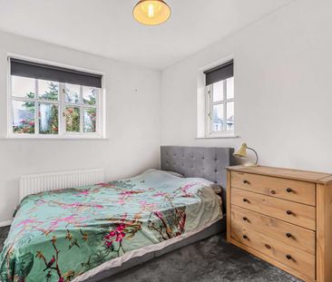 Two bedroom apartment with off-street parking in the heart of Victoria Park. - Photo 6