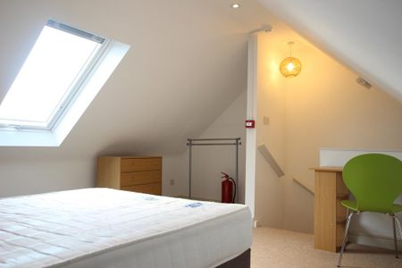 4 bedroom semi-detached house to rent - Photo 4