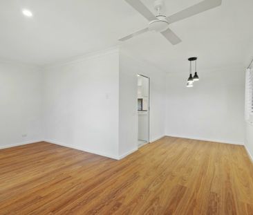 Spacious Family Home with a Pool - Photo 3
