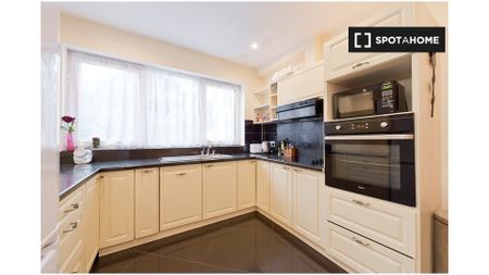 4-Bedroom Apartment for rent in Clonsilla, Dublin - Photo 4