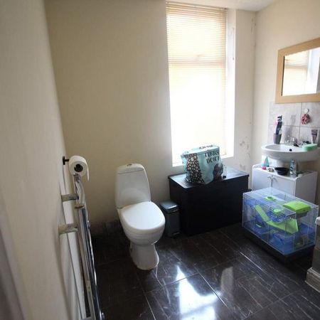 2 bedroom terraced house to rent - Photo 4