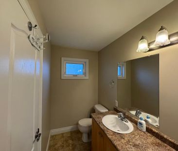 For Lease - 14 Churchill Court, Collingwood, Ontario - Photo 4