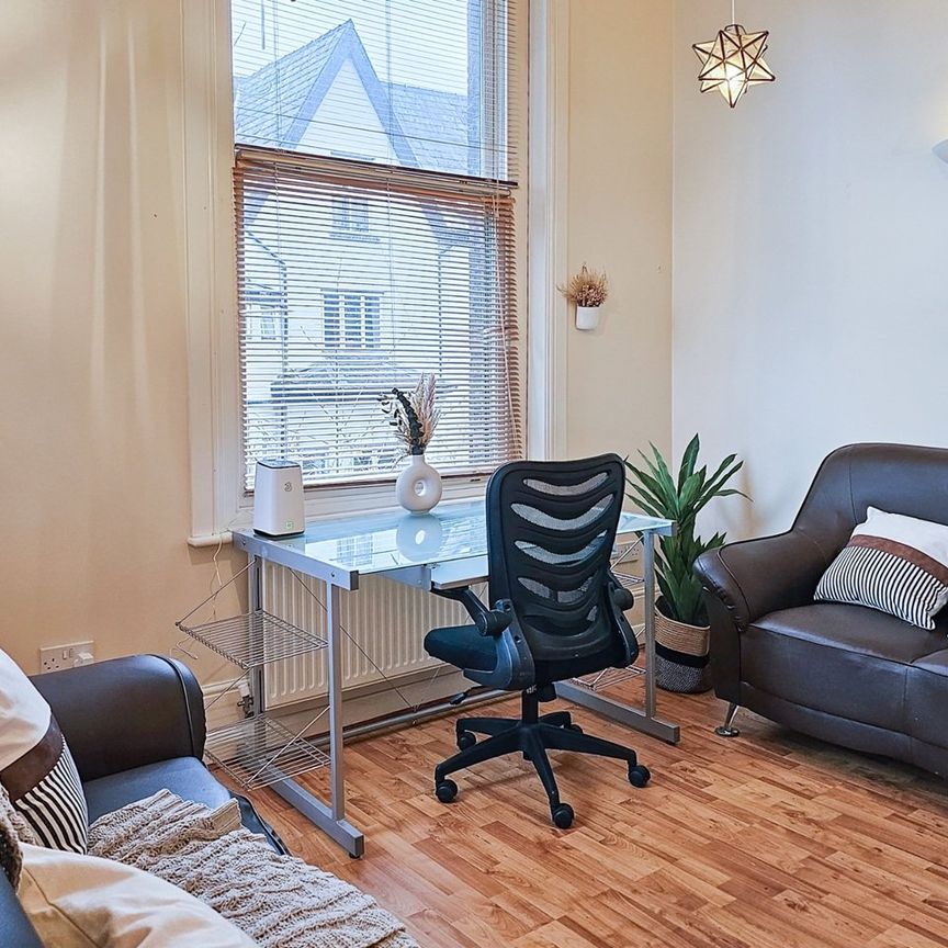 2 Bed Flat, Carlton Road, M16 - Photo 1