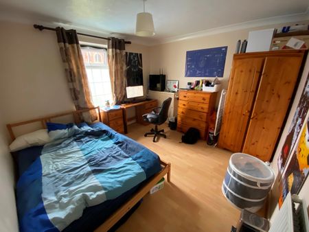 3 Bed Terraced House, Portswood Road, SO17 - Photo 2