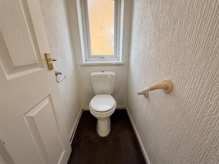Rutland Crescent, Harworth, DONCASTER - Photo 4