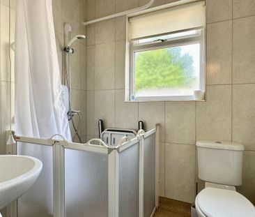 2 bedroom detached bungalow to rent - Photo 5