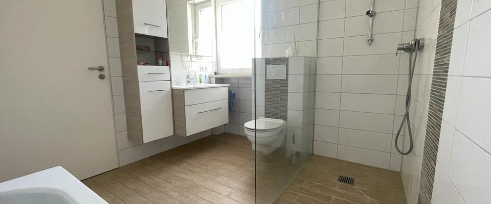 Großzügige, helle Wohnung mit Garten in ruhiger Lage / 4+2 Zi - Photo 1
