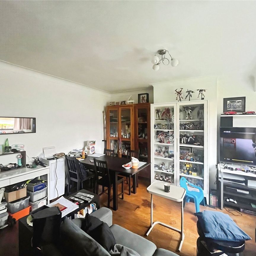 Chertsey Road, Twickenham, TW1 1EW - Photo 1