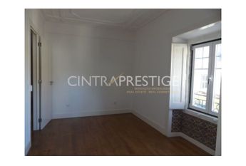 Apartamento T3+1 em Lisboa