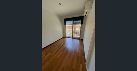 Stylish and Spacious 3-Bedroom Townhouse - Photo 4