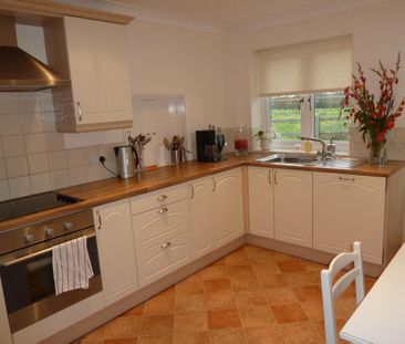 4 bedroom semi-detached bungalow to rent - Photo 5