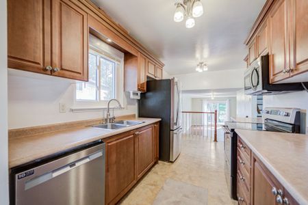 For Lease - 1403 Glen Rutley Circle, Mississauga, Ontario - Photo 2