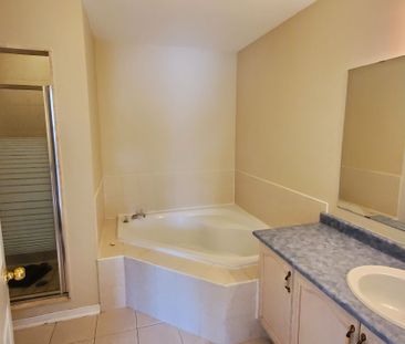 For Lease - 3938 Nightshade Lane, Mississauga, Ontario - Photo 2