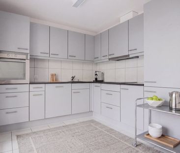 Attractive 3.5 room apartment with glazed balcony - Photo 4