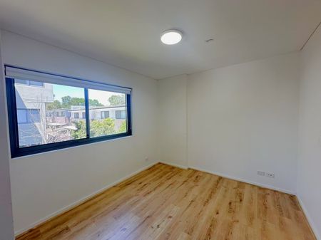 Spacious and Modern Apartment with Timber Floors in a Prime Toongabbie Location - Photo 4