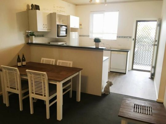 GREAT LOCATION, GREAT QUALITY OF LIVING AND FULLY FURNISHED. - Photo 1