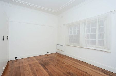 Spacious Ground Floor Period Apartment in Prime Hawthorn Locale - Photo 4