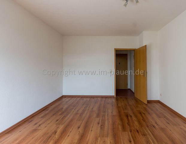 Plauen-Haselbrunn: 2-Zimmer-DG-Wohnung mit Balkon & EBK – ab 01.07.2025 - Photo 1