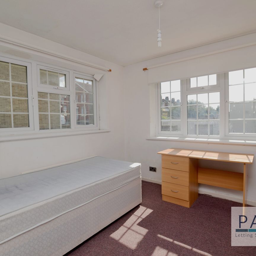 Natal Road, Brighton, East Sussex, BN2 4BN - Photo 1