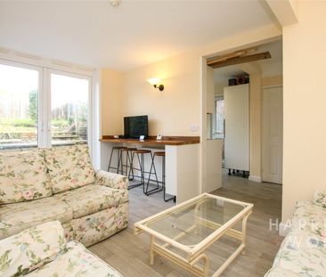 St. Andrews Avenue, Colchester - Photo 3