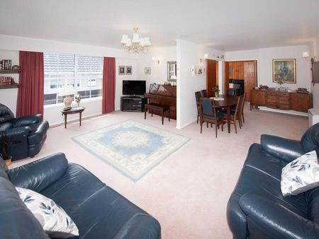 27 Cranwell Street, Churton Park - Photo 2