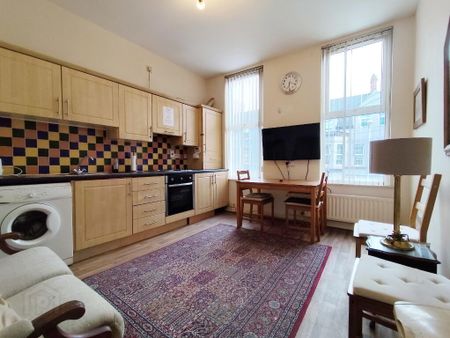 One Double Bedroom Available, 8 Cromwell Road, Belfast, BT7 1JW - Photo 3