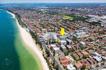 Contemporary Elegance - Photo 3