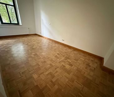 Parkett -geräumige Zimmer - großer Balkon an der Küche ! - Foto 4