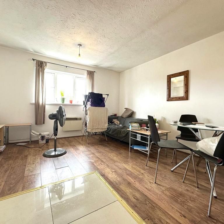 1 bedroom flat to rent - Photo 1