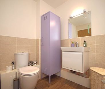 2 bed Semi-Detached for rent - Photo 5