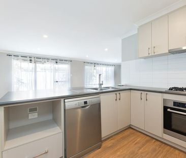 Modern, Low-Maintenance Living in Beckenham - Photo 5