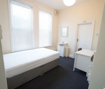 To Rent Chatsworth Rd, Charminster, Bournemouth, BH8 £3,250 pcm Ten... - Photo 6