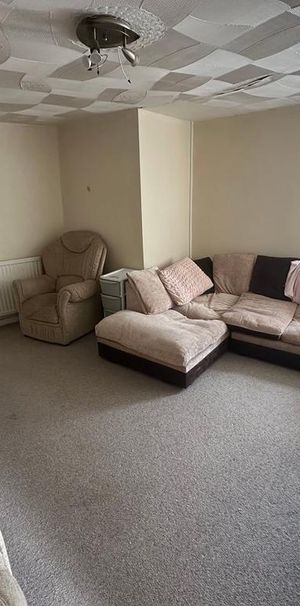 1 bedroom in a flat share to rent - Photo 1