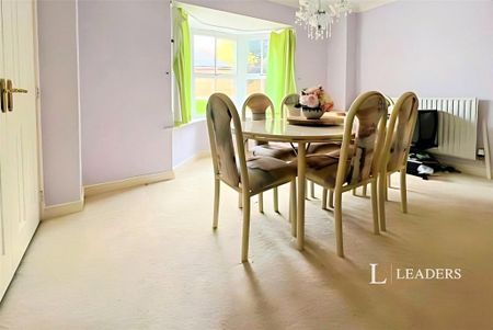 4 bedroom detached house to rent - Photo 2