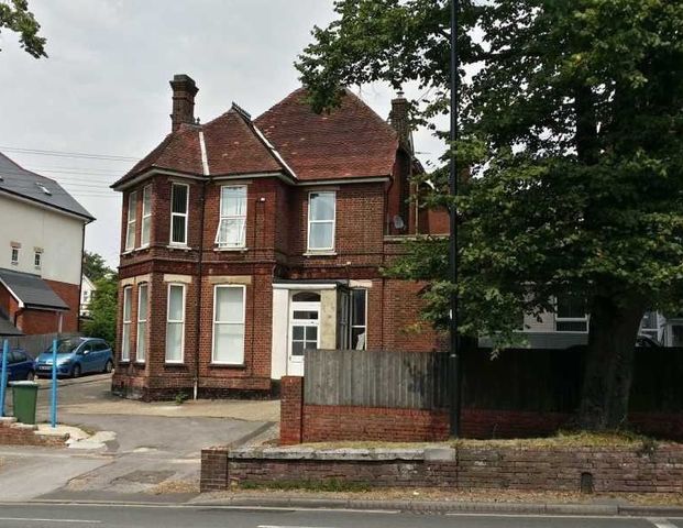 Cobden Avenue, Bitterne Park, SO18, Southampton - Photo 1