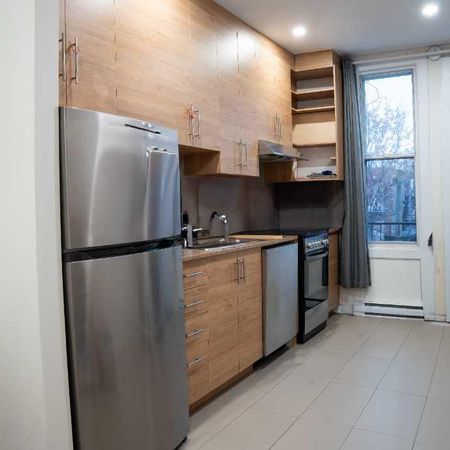 Absolutely beautiful, renovated 3.5 - Photo 3