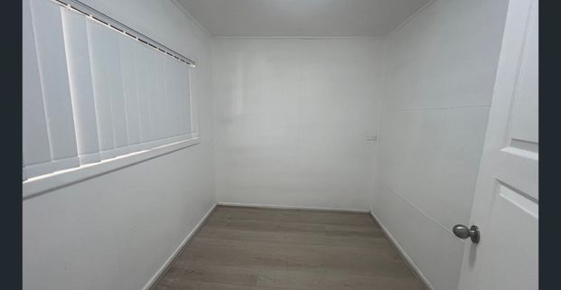 Fully Renovated 3 bedroom Home with 2 bedroom retreat - Photo 1