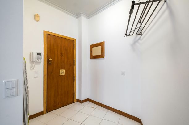 Apartamento T1 para arrendamento com móveis, localizado no Estoril - Photo 1