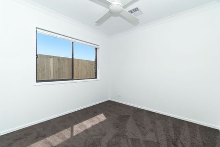 Exquisite Family Home Located In the Exclusive "Amara" Estate - Photo 2