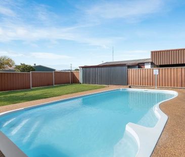 FAMILY LIVING WITH SWIMMING POOL - Photo 4