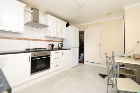 Room in a Shared House, Ashlin Road, E15 - Photo 2